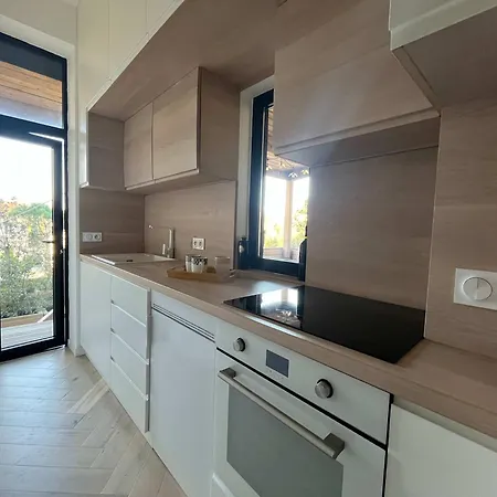 Apartamento With Balcony Steps To Wine & Center *