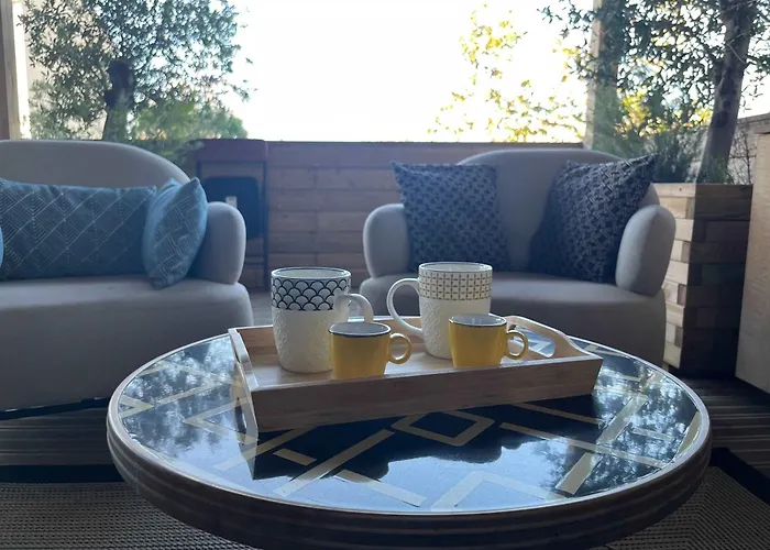 With Balcony Steps To Wine & Center *