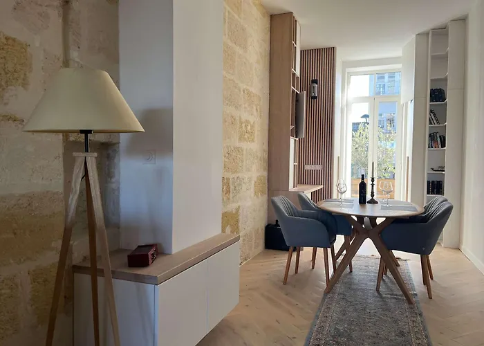 With Balcony Steps To Wine & Center Lejlighed *