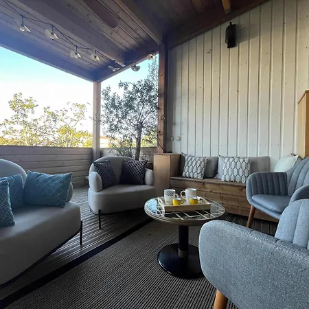 Apartment With Balcony Steps To Wine & Center *
